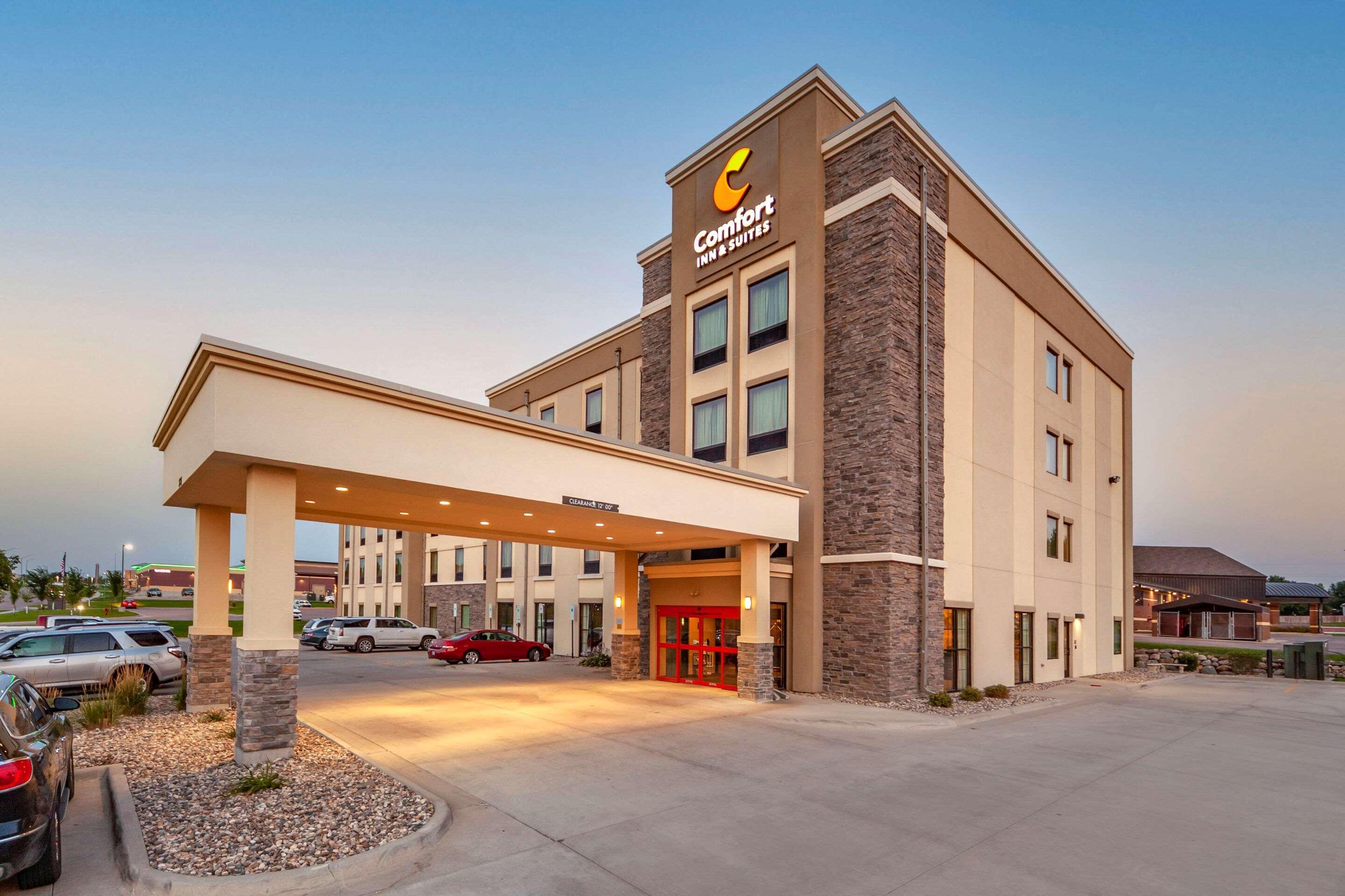 Comfort Inn & Suites Avera Southwest Sioux Falls Exterior photo