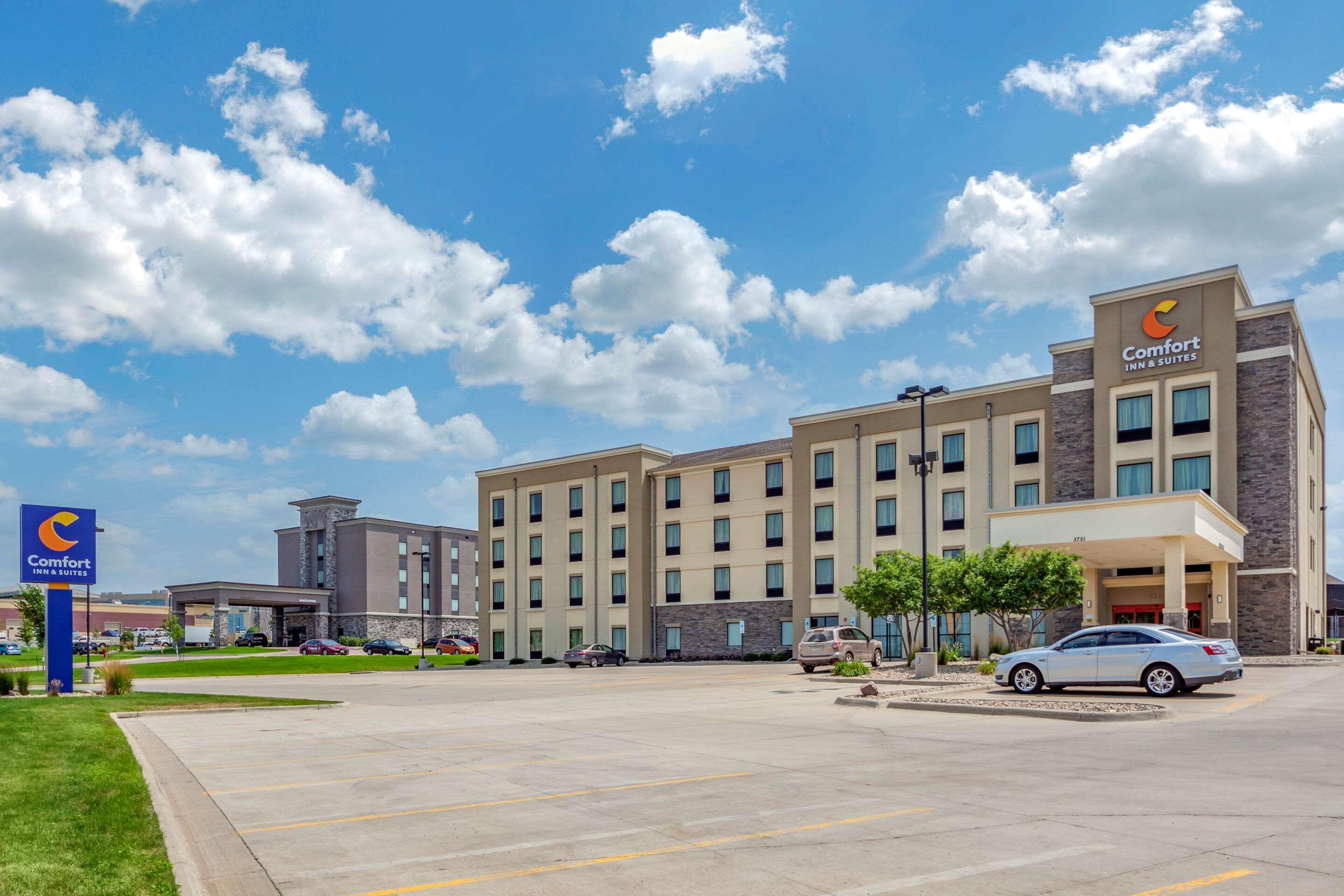 Comfort Inn & Suites Avera Southwest Sioux Falls Exterior photo