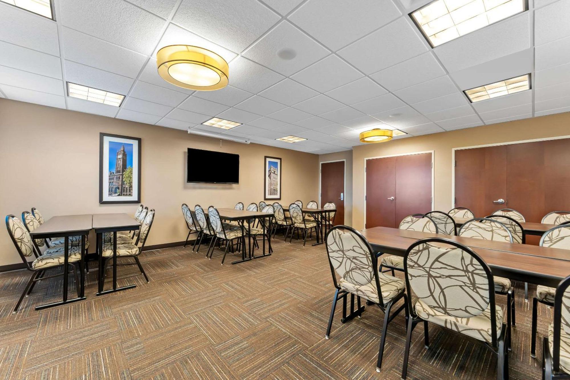 Comfort Inn & Suites Avera Southwest Sioux Falls Exterior photo
