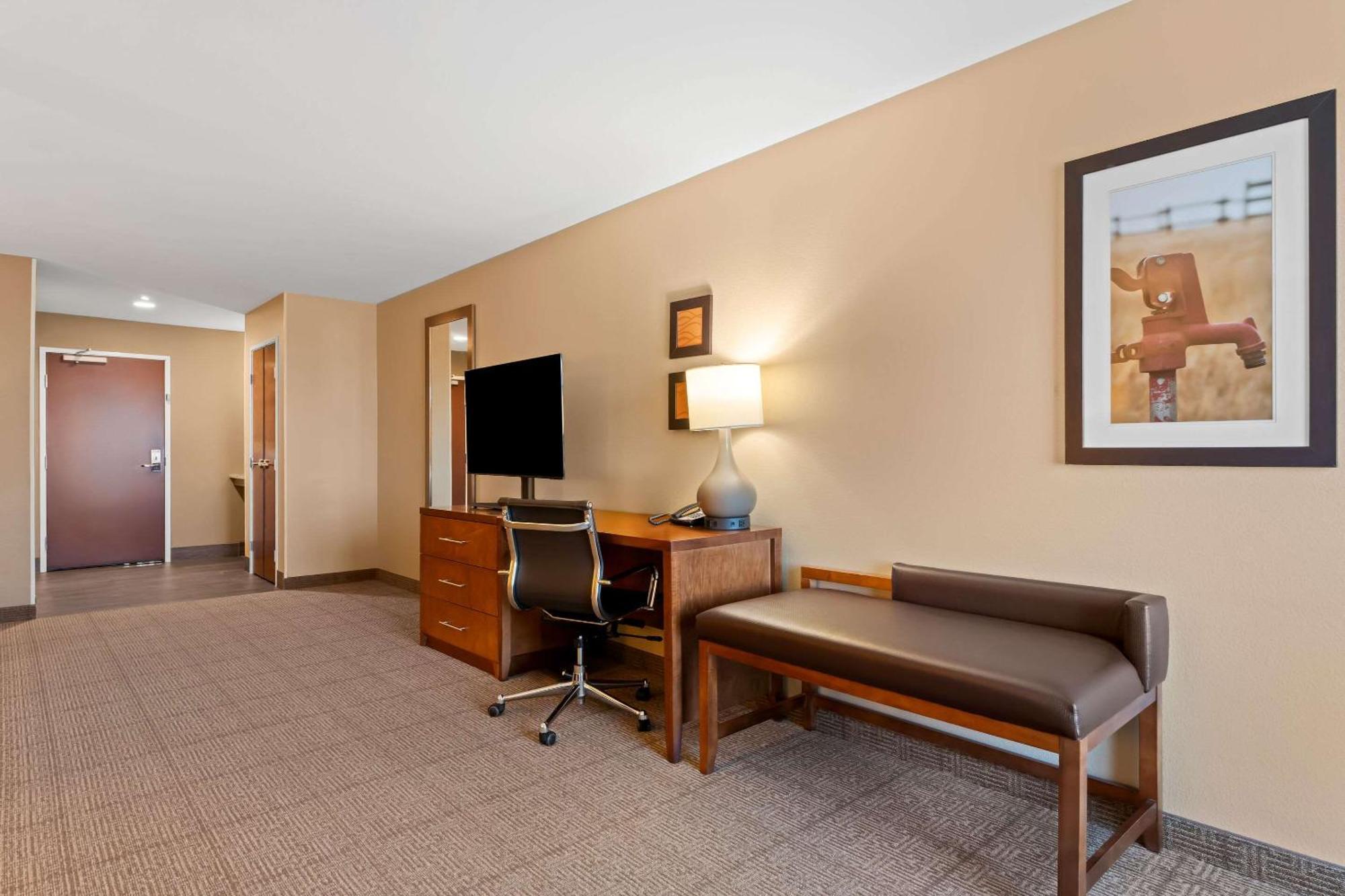 Comfort Inn & Suites Avera Southwest Sioux Falls Exterior photo