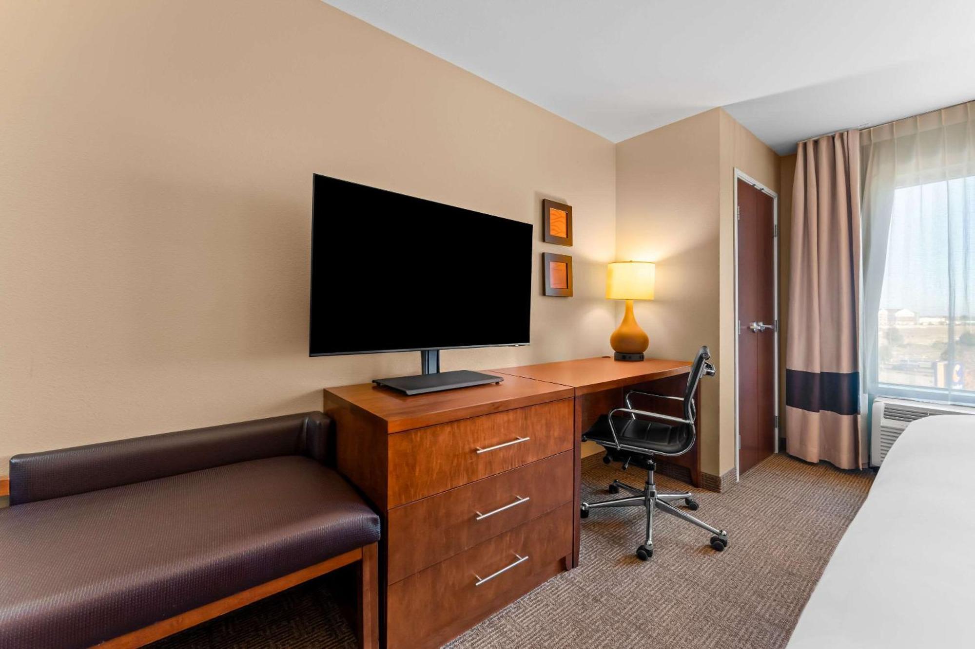Comfort Inn & Suites Avera Southwest Sioux Falls Exterior photo