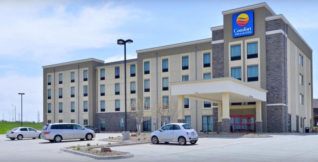 Comfort Inn & Suites Avera Southwest Sioux Falls Exterior photo